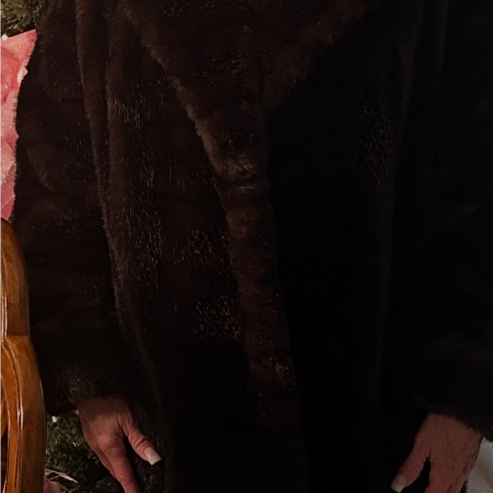 LUXURIOUS FAUX FUR COAT - Picture 8 of 9